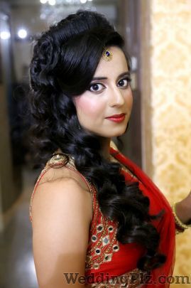 Reemma Malhotra Makeovers Makeup Artists weddingplz