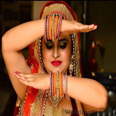 Chhaya Sharma Makeovers Makeup Artists weddingplz