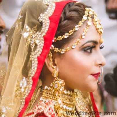 Tanya Dhillon Makeovers Makeup Artists weddingplz