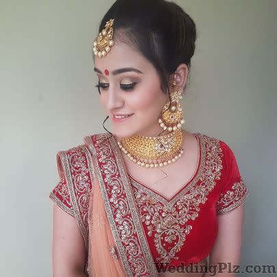 Simmi Chhabra Makeup Artist Makeup Artists weddingplz