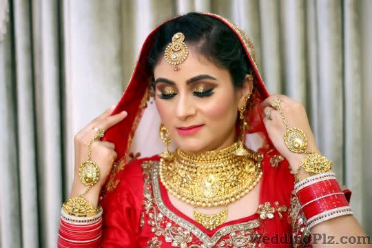 Rashmeet Kaur Makeovers Makeup Artists weddingplz