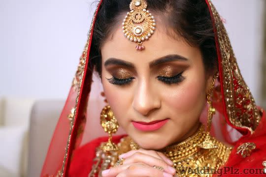 Rashmeet Kaur Makeovers Makeup Artists weddingplz