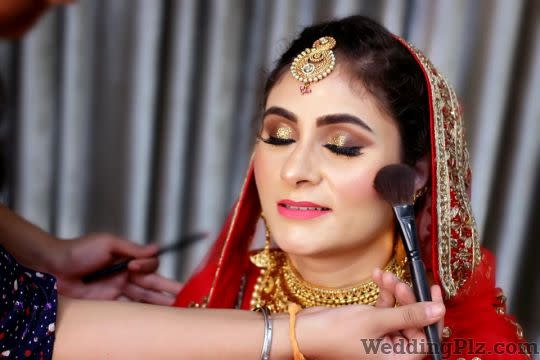 Rashmeet Kaur Makeovers Makeup Artists weddingplz