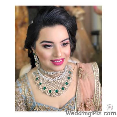 Pooja Khurana Makeovers Makeup Artists weddingplz