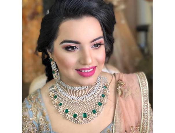 Pooja Khurana Makeovers Makeup Artists weddingplz