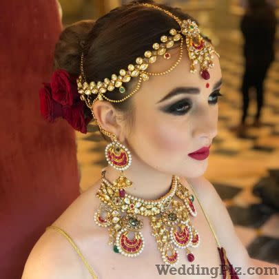 Pinks and Peaches Makeover Studio Makeup Artists weddingplz