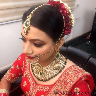 Pinks and Peaches Makeover Studio Makeup Artists weddingplz
