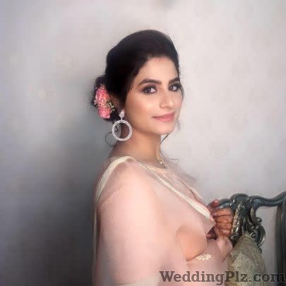 Pinks and Peaches Makeover Studio Makeup Artists weddingplz