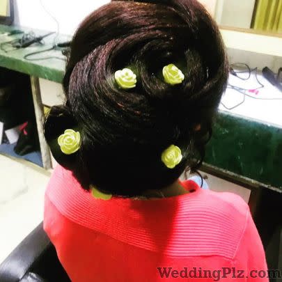 Riya The Hair and Beauty Hub Makeup Artists weddingplz