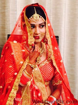 Sundra Bains Unisex salon Makeup Artists weddingplz