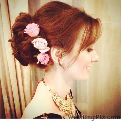 Sundra Bains Unisex salon Makeup Artists weddingplz