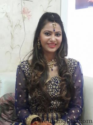 Sundra Bains Unisex salon Makeup Artists weddingplz