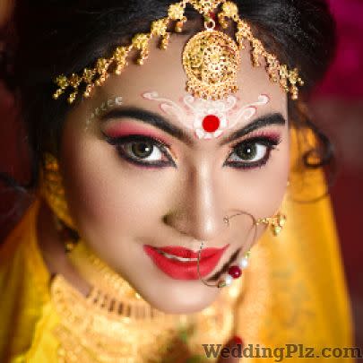 Tiyas Makeover   Beauty Studio and Academy Makeup Artists weddingplz