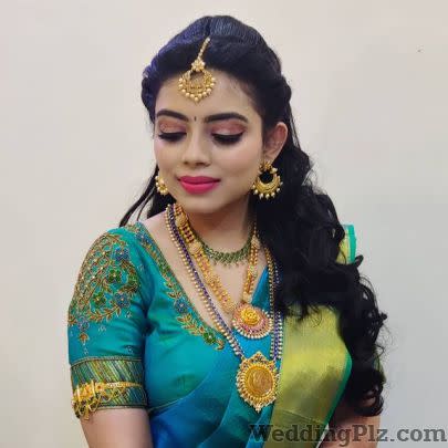 Makeovers By Shanthi Makeup Artists weddingplz