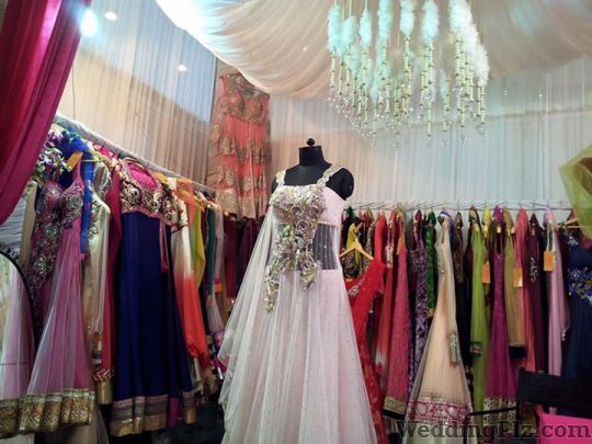 Chhavi Designer Lounge By Pragya Madan Fashion Designers weddingplz