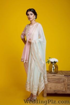 Amrita Thakur Fashion Designers weddingplz