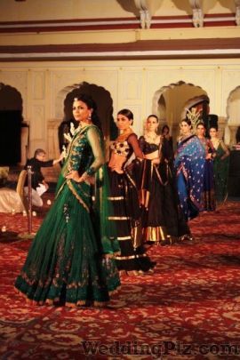 Charu Parashar Fashion Designers weddingplz