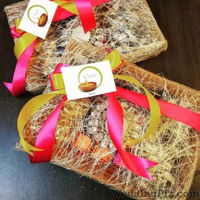 Wrap a Smile by Shreya Ahuja Trousseau Packer weddingplz