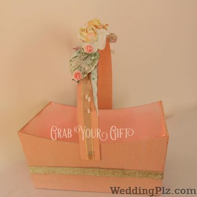 Grab Your Gift Trousseau Packer weddingplz