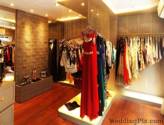 Dollys Designer Boutique Boutiques weddingplz