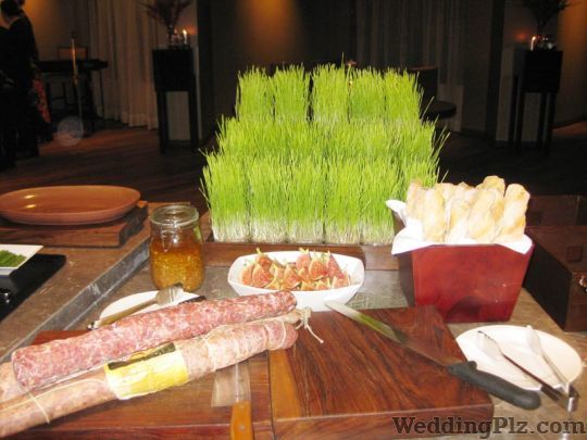 White Apron Caterers weddingplz
