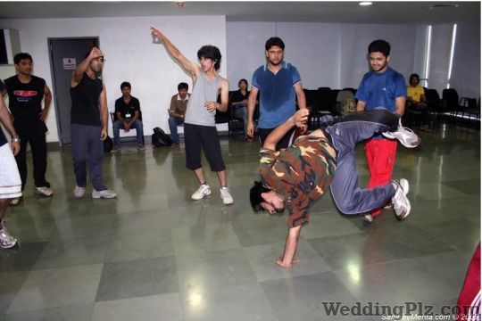 Sanjeev Mehtas Elegant Dance Academy Choreographers weddingplz