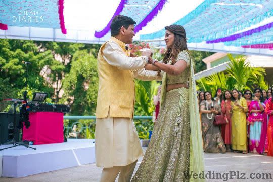Twirling Moments Choreographers weddingplz