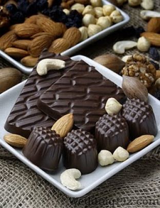 Black and Tan Confectionary and Chocolates weddingplz