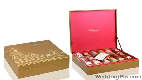 L Opera Confectionary and Chocolates weddingplz