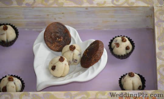 Chocolates by Moni J Confectionary and Chocolates weddingplz