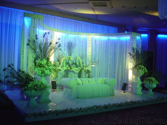 Purple Feather Production Decorators weddingplz
