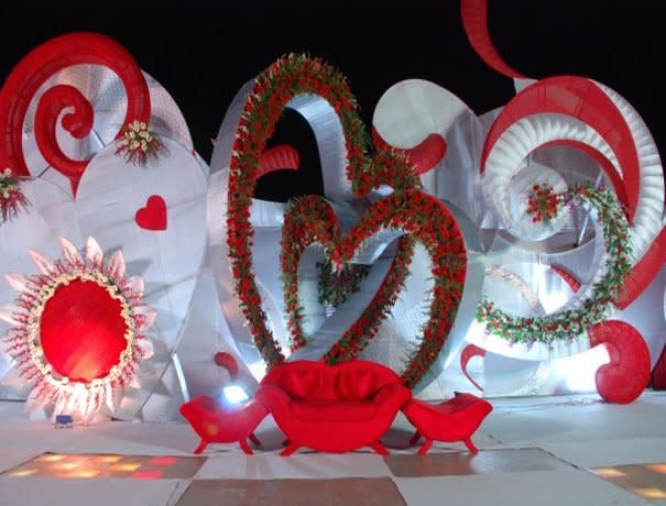 Roses and Petals Flower Decoration Decorators weddingplz